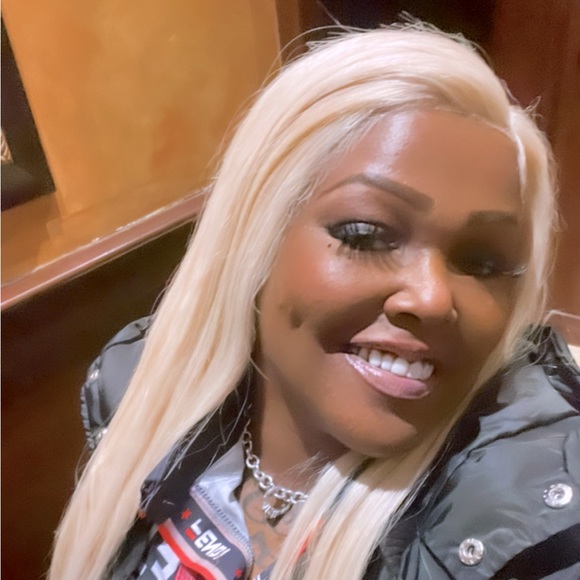 Meet your Posher, Shadora - Picture 1 of 1